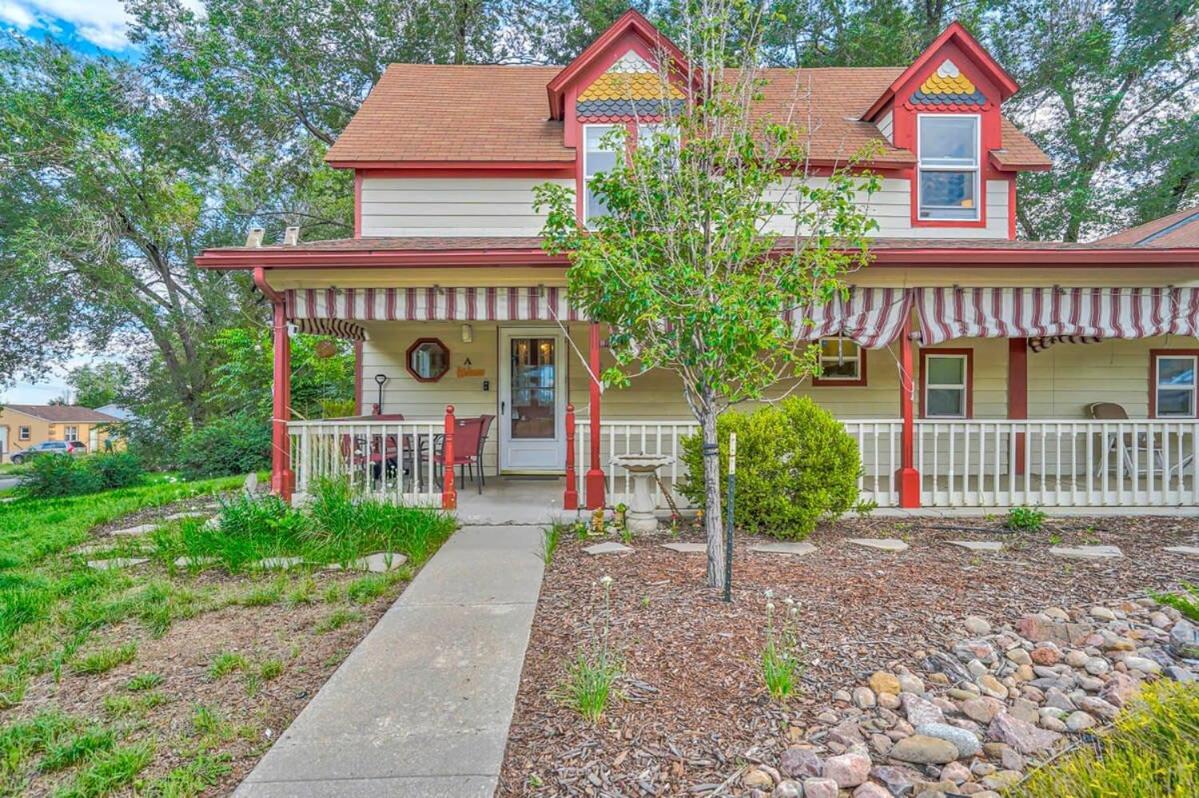 Charming Victorian Haven Near Garden Of The Gods Colorado Springs