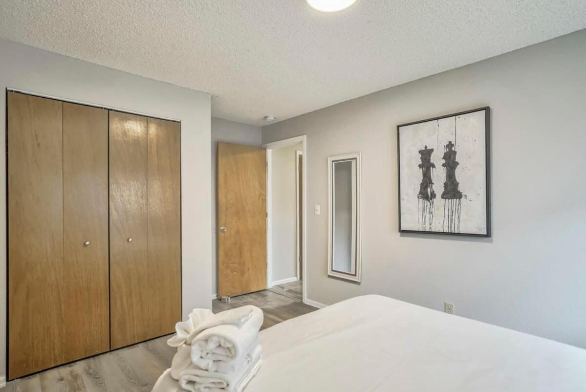 4bd Quiet Suburbs Near Carson Holiday home *