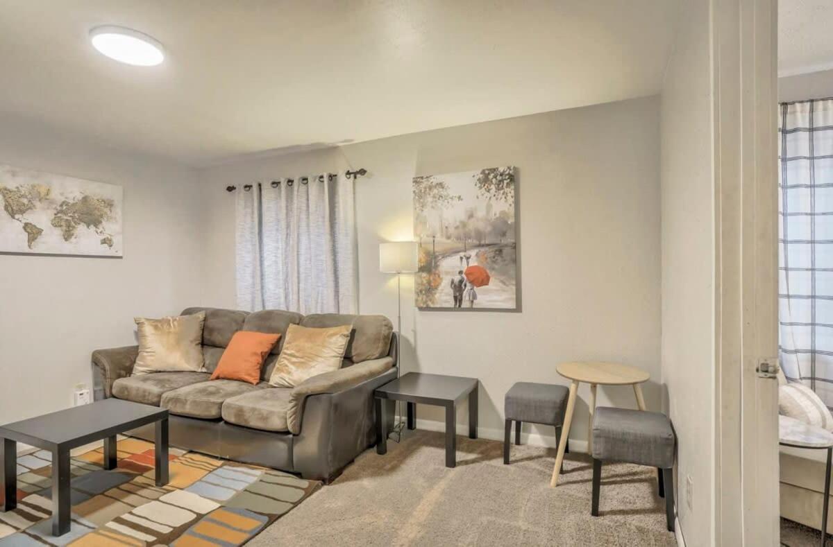Holiday home 4bd Quiet Suburbs Near Carson *