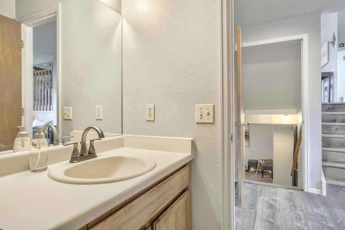 Holiday home 4bd Quiet Suburbs Near Carson *
