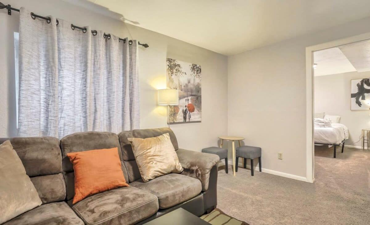 4bd Quiet Suburbs Near Carson Holiday home *