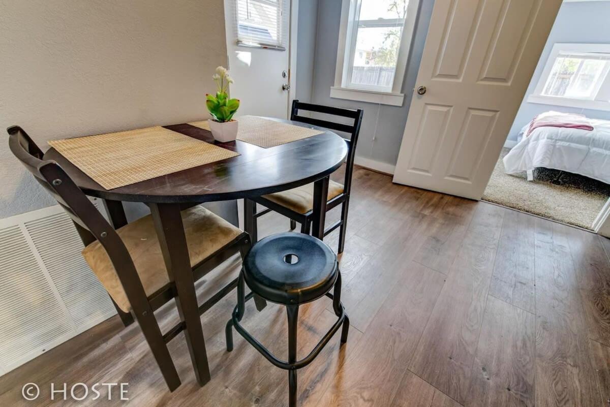 Holiday home *h* New! Downtown Newly Renovated! * *