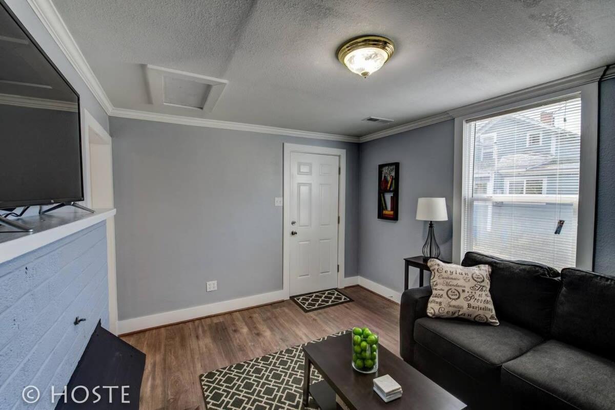 *h* New! Downtown Newly Renovated! * Holiday home *