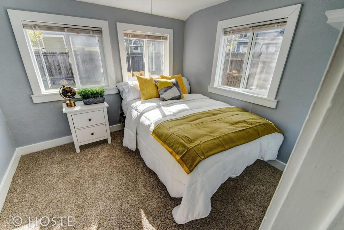 *h* New! Downtown Newly Renovated! * Holiday home