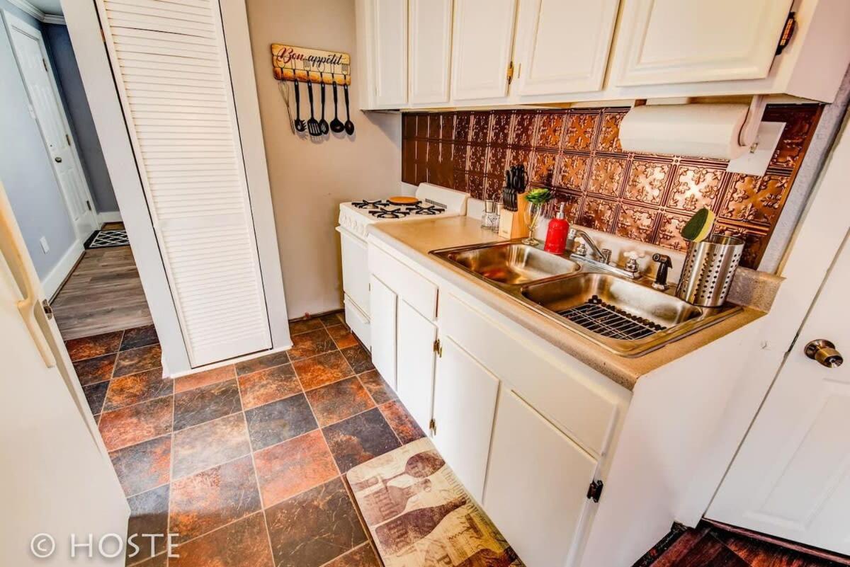 *h* New! Downtown Newly Renovated! * Holiday home *