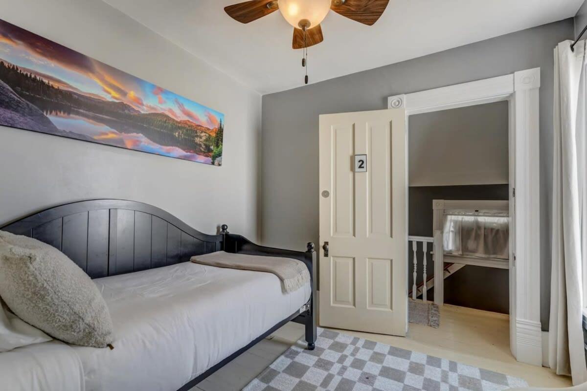 Elite Embassy Near Downtown Hot Tub & Bbq * Colorado Springs