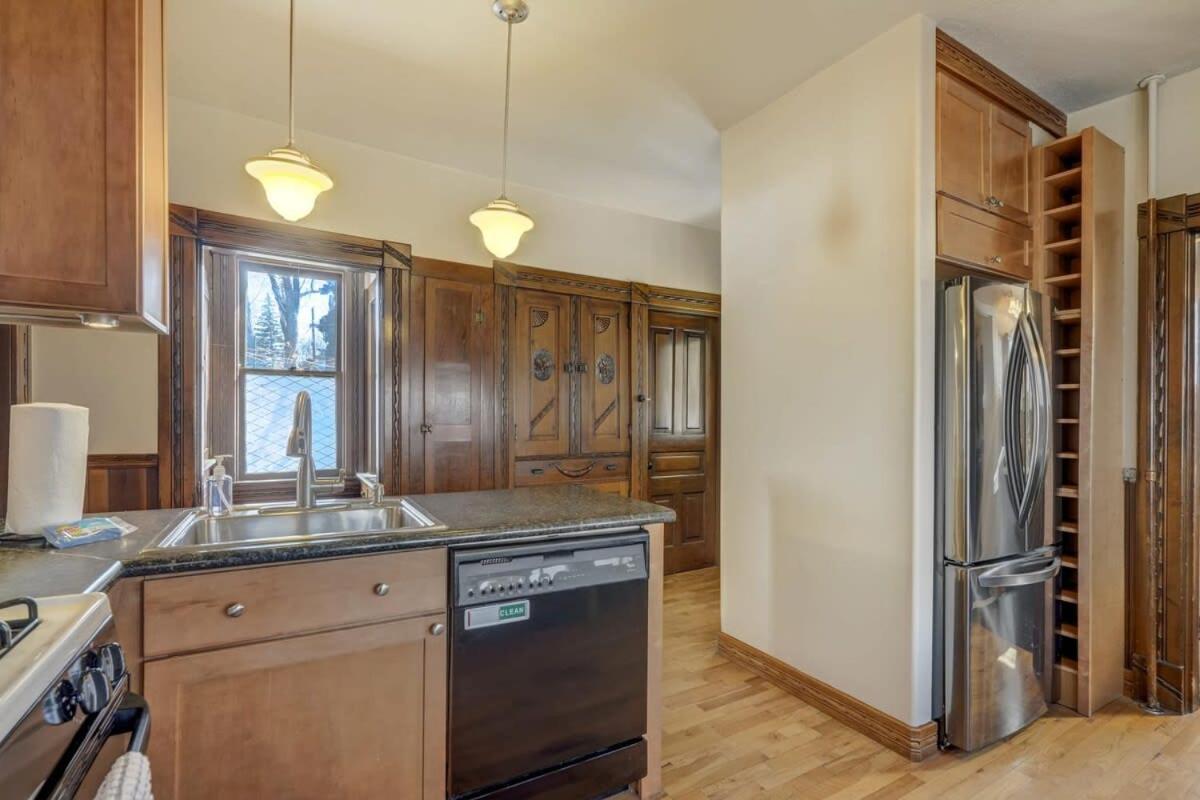 Elite Embassy Near Downtown Hot Tub & Bbq Apartment Colorado Springs