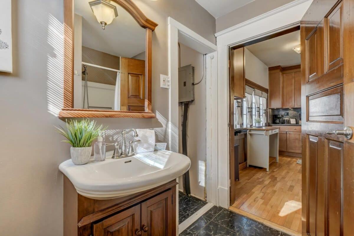 Elite Embassy Near Downtown Hot Tub & Bbq Apartment *