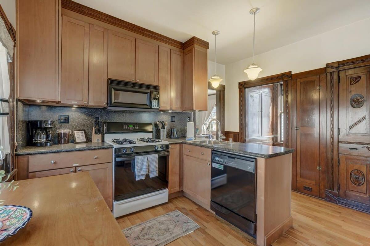 Apartment Elite Embassy Near Downtown Hot Tub & Bbq Colorado Springs