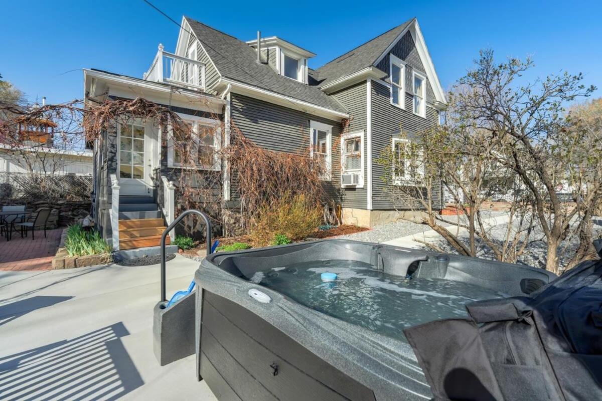 Elite Embassy Near Downtown Hot Tub & Bbq