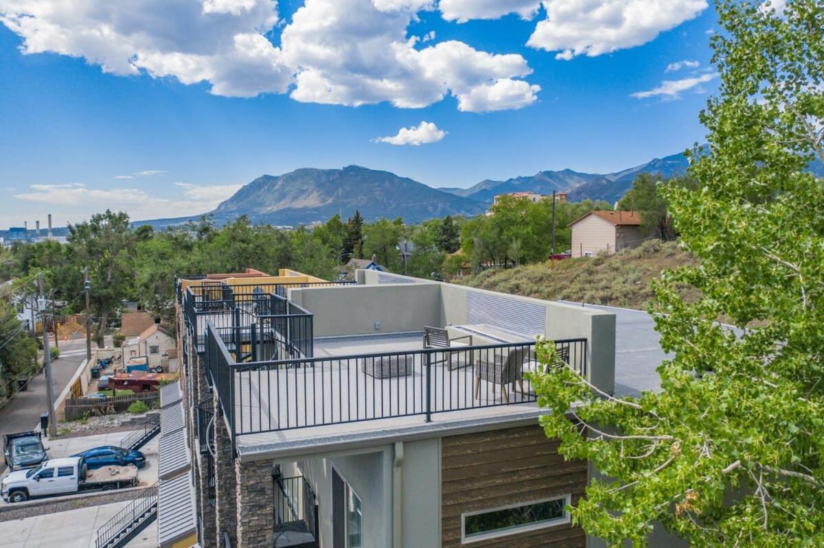 4bd W Rooftop Patio Fire Pit & Mountain Views Holiday home