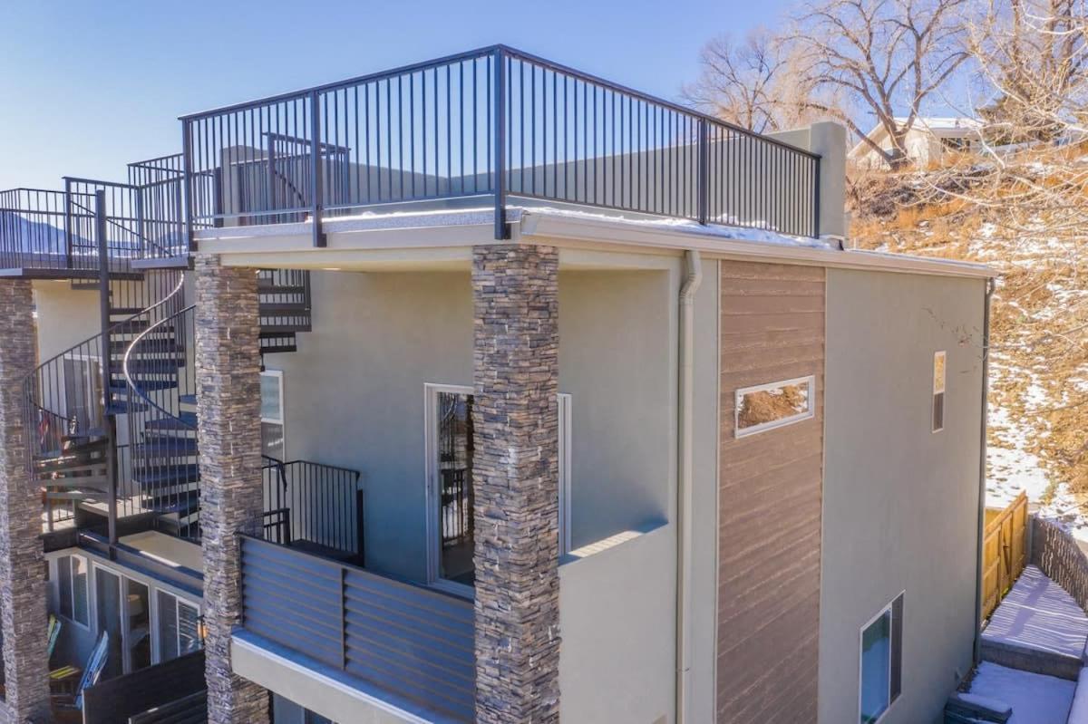4bd W Rooftop Patio Fire Pit & Mountain Views Holiday home Colorado Springs