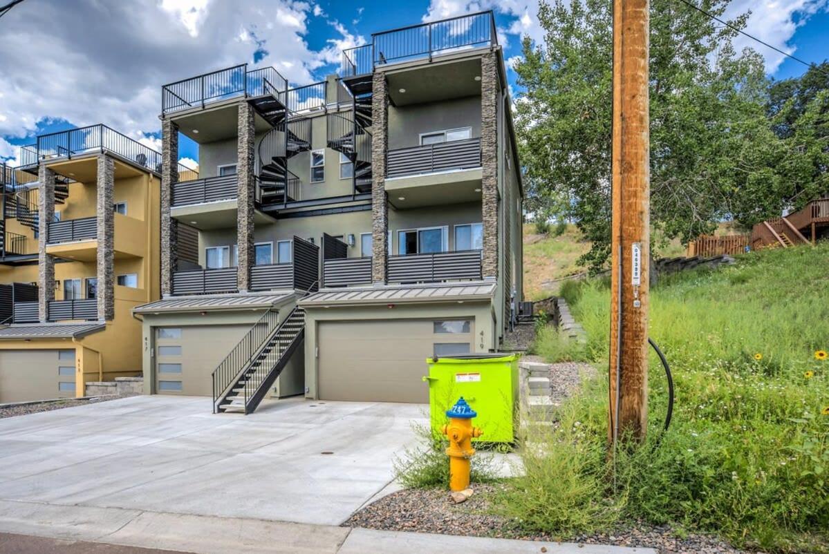 4bd W Rooftop Patio Fire Pit & Mountain Views Holiday home