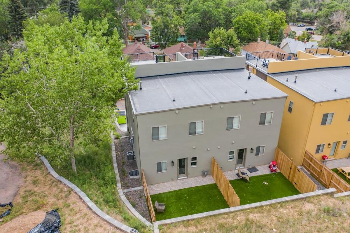 Holiday home 4bd W Rooftop Patio Fire Pit & Mountain Views Colorado Springs