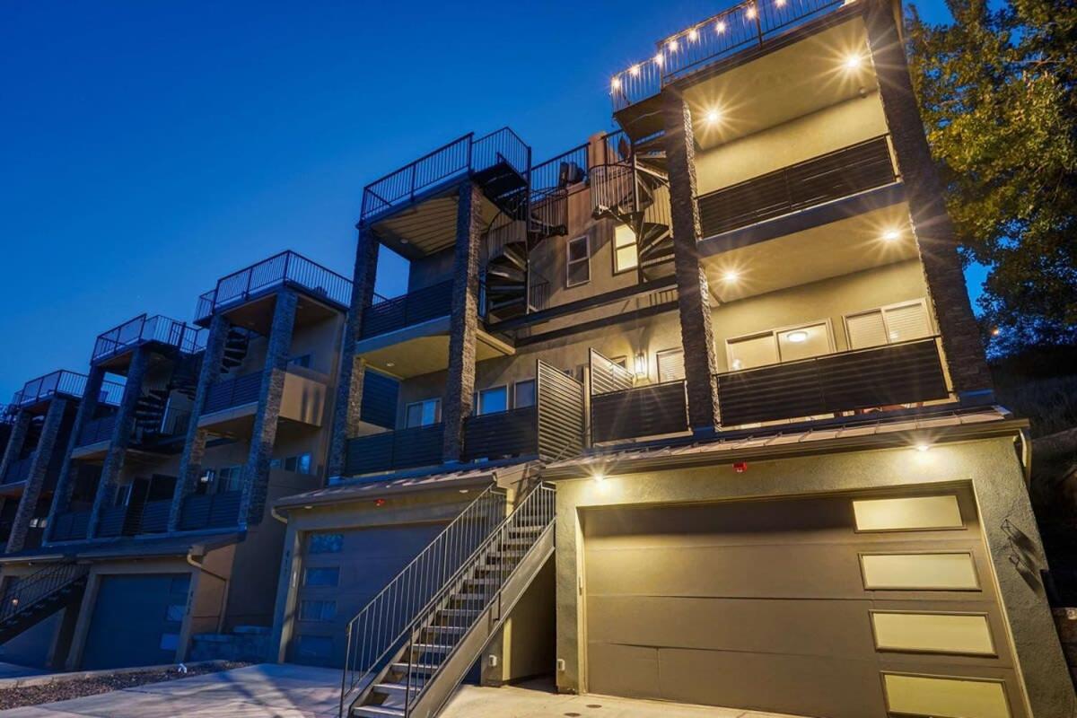 4bd W Rooftop Patio Fire Pit & Mountain Views * Colorado Springs