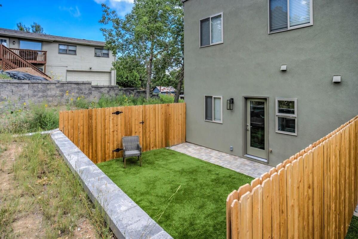 4bd W Rooftop Patio Fire Pit & Mountain Views Holiday home