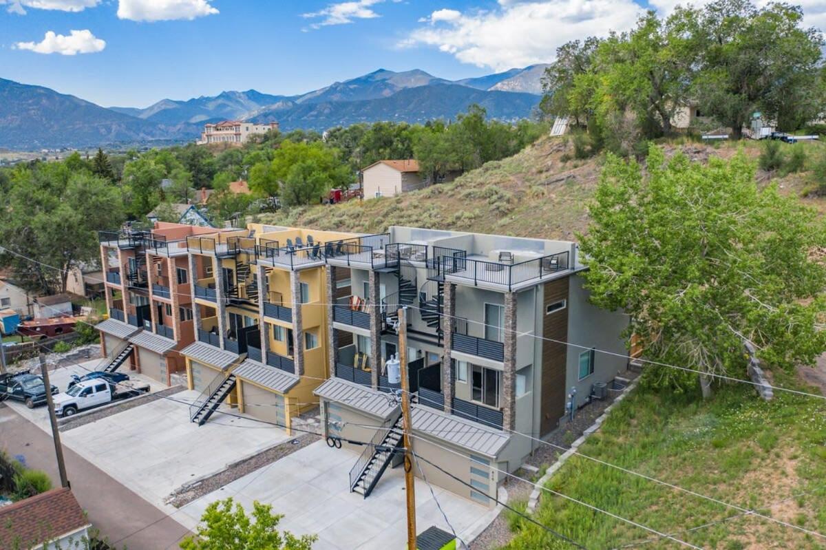 4bd W Rooftop Patio Fire Pit & Mountain Views