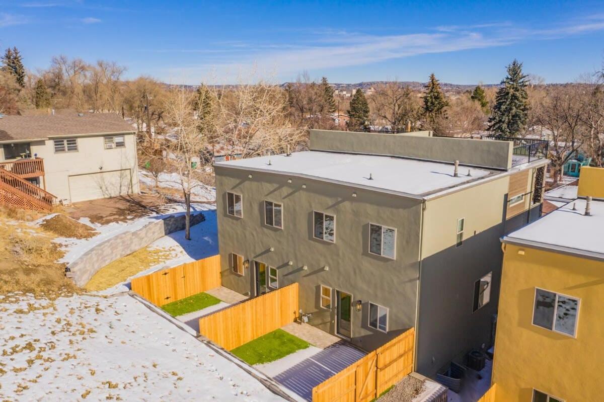 Holiday home 4bd W Rooftop Patio Fire Pit & Mountain Views Colorado Springs