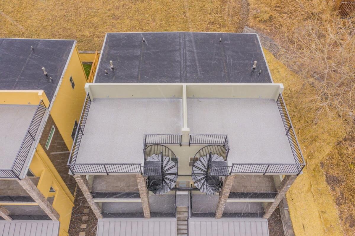 Holiday home 4bd W Rooftop Patio Fire Pit & Mountain Views *