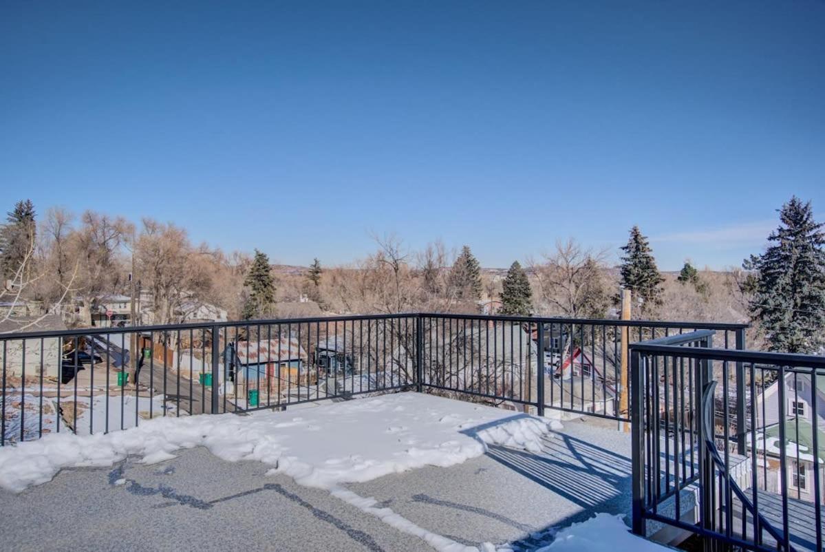 4bd W Rooftop Patio Fire Pit & Mountain Views Holiday home Colorado Springs