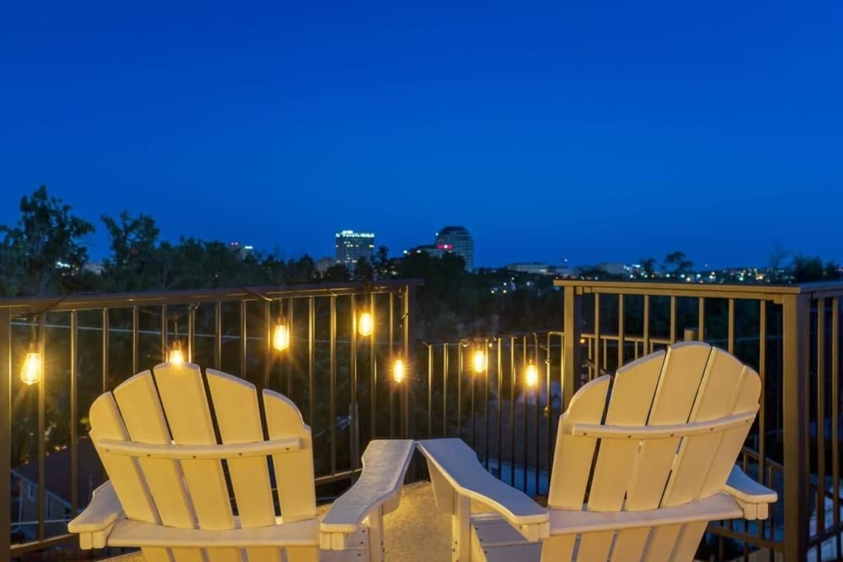 4bd W Rooftop Patio Fire Pit & Mountain Views Holiday home *
