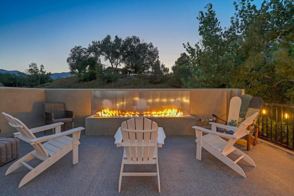 4bd W Rooftop Patio Fire Pit & Mountain Views Holiday home Colorado Springs