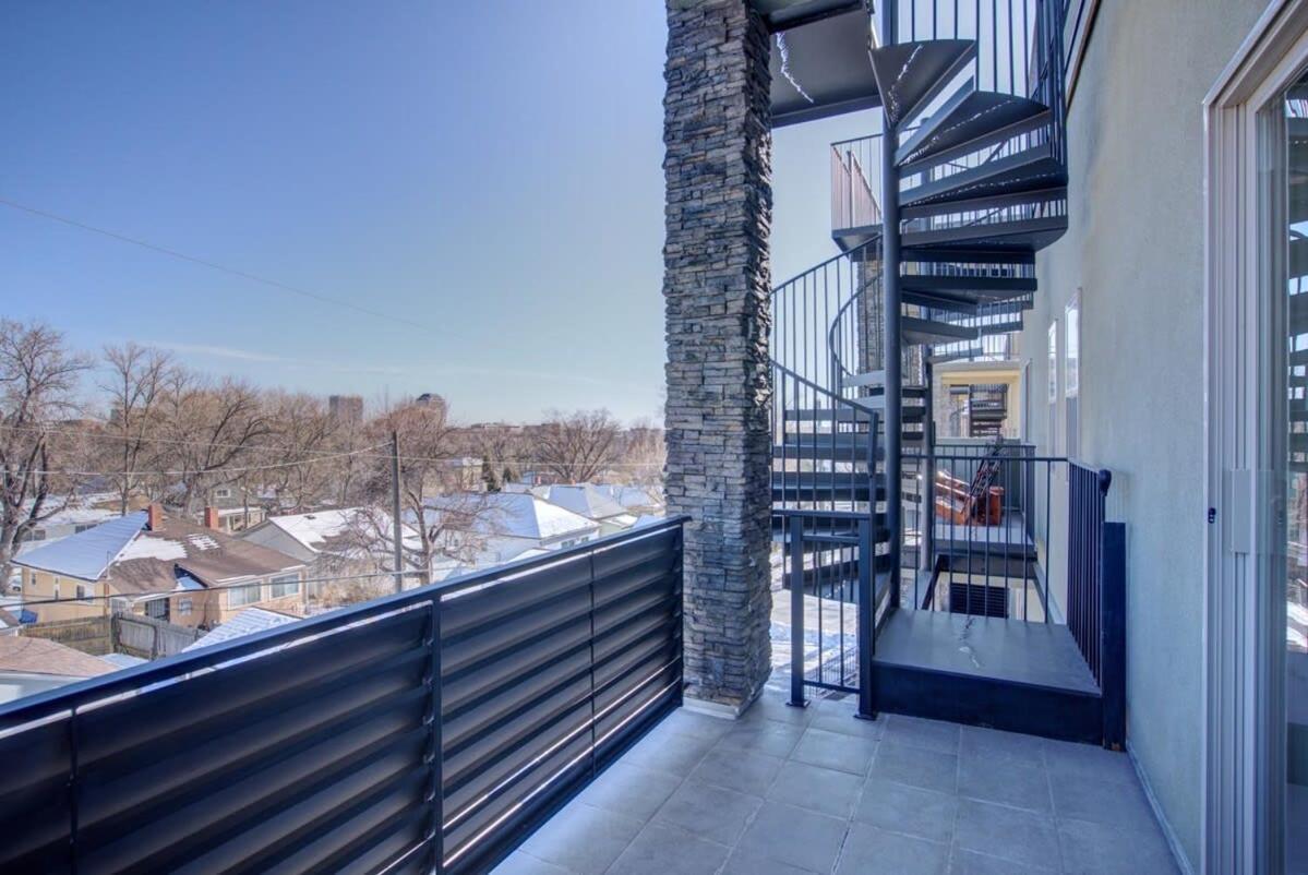4bd W Rooftop Patio Fire Pit & Mountain Views Holiday home