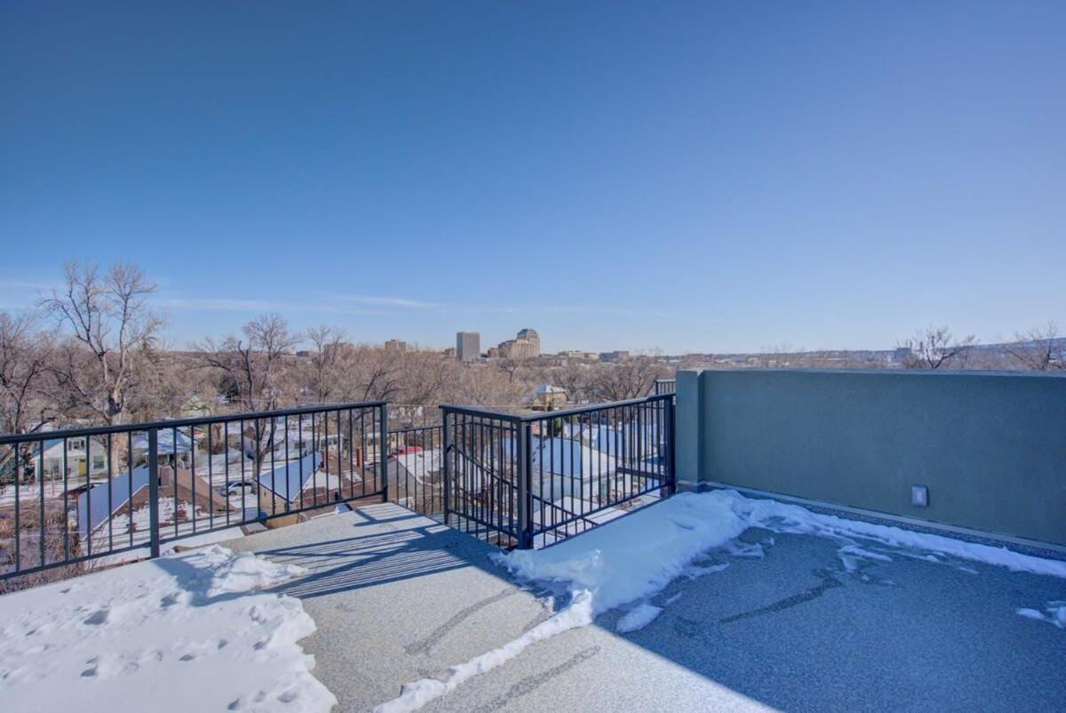 Holiday home 4bd W Rooftop Patio Fire Pit & Mountain Views Colorado Springs