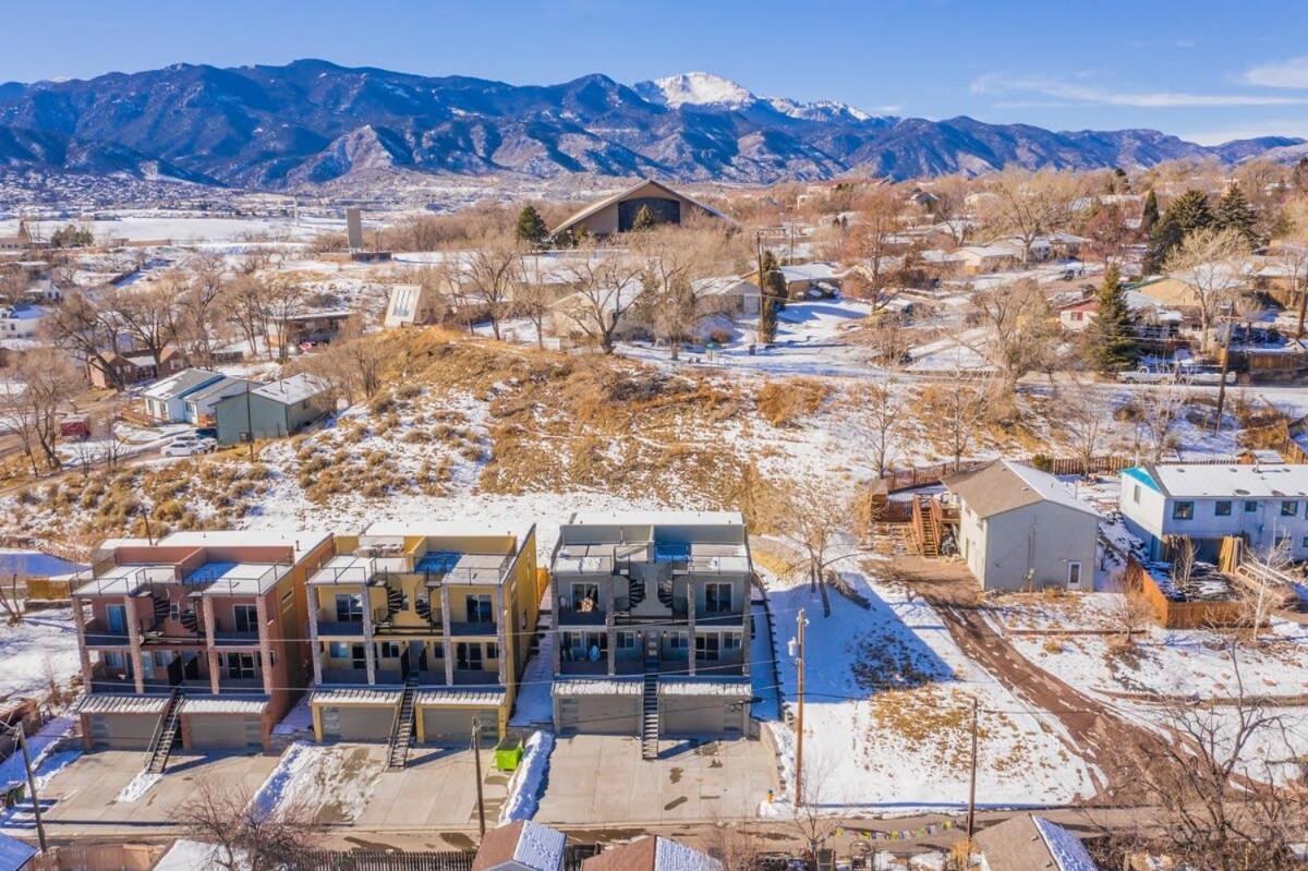 4bd W Rooftop Patio Fire Pit & Mountain Views Holiday home