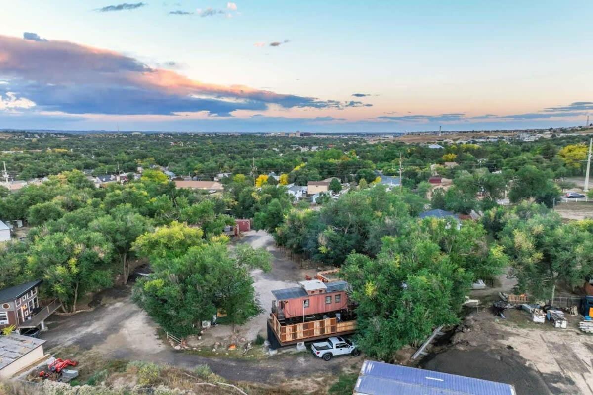 1920s Red Rock Caboose Bike Hike Explore Holiday home *