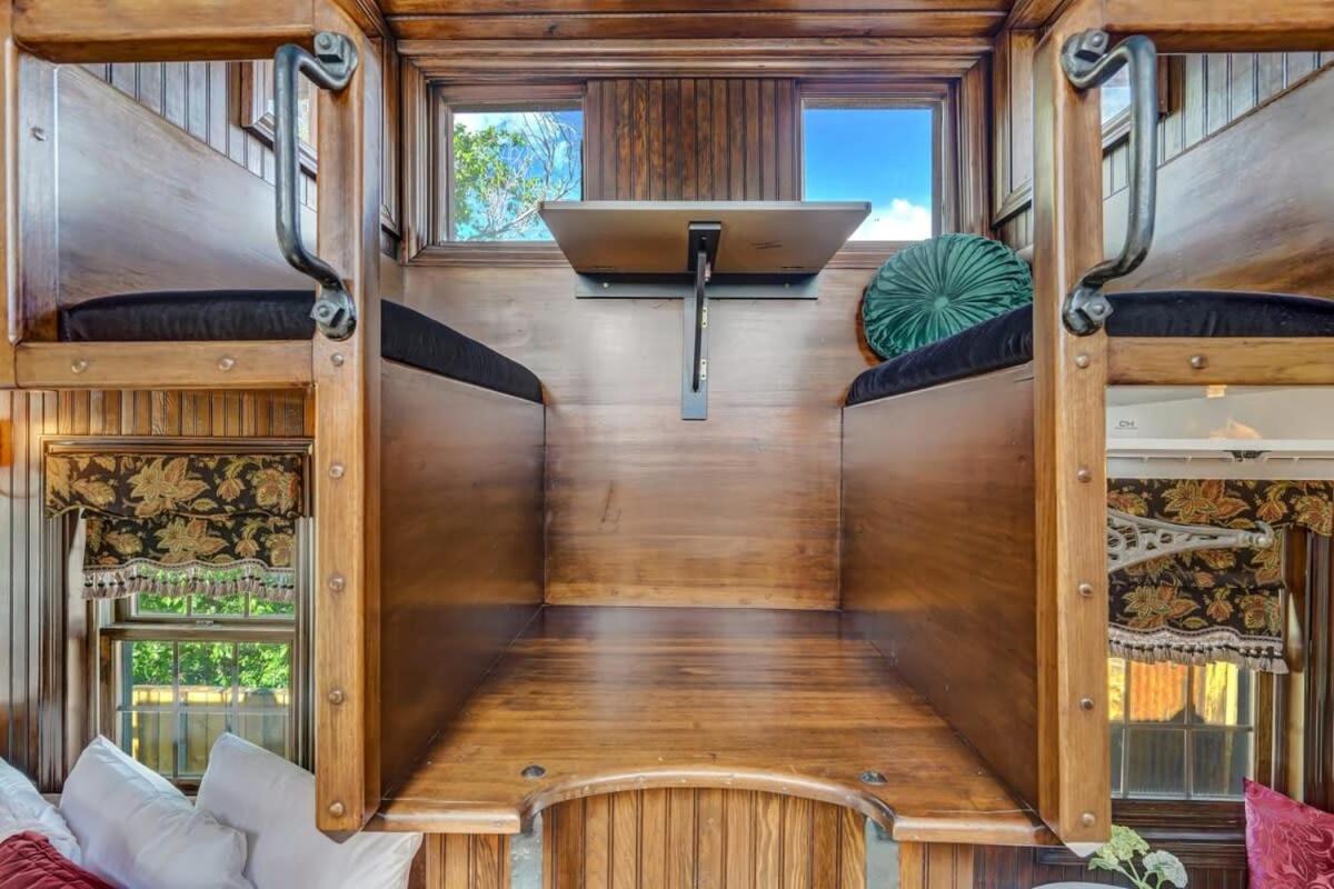 1920s Red Rock Caboose Bike Hike Explore Holiday home *