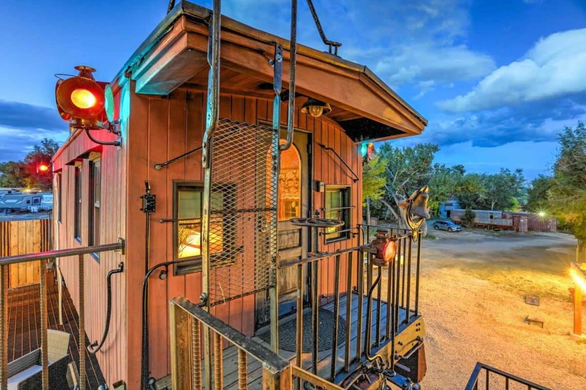 1920s Red Rock Caboose Bike Hike Explore Holiday home *