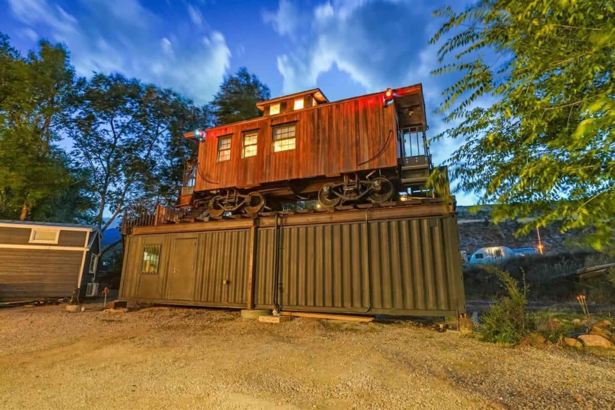 1920s Red Rock Caboose Bike Hike Explore Holiday home