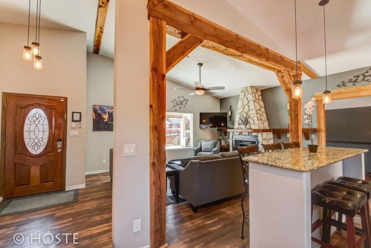 Holiday home *h* New! 4br Garden Of The Gods Retreat