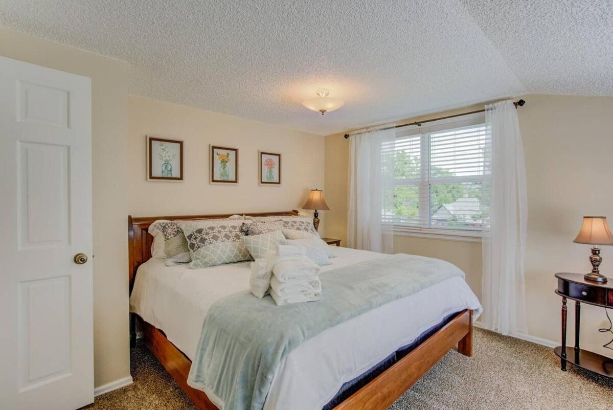 Holiday home 3br Downtown - New Hot Tub - Olympic Training Center Colorado Springs