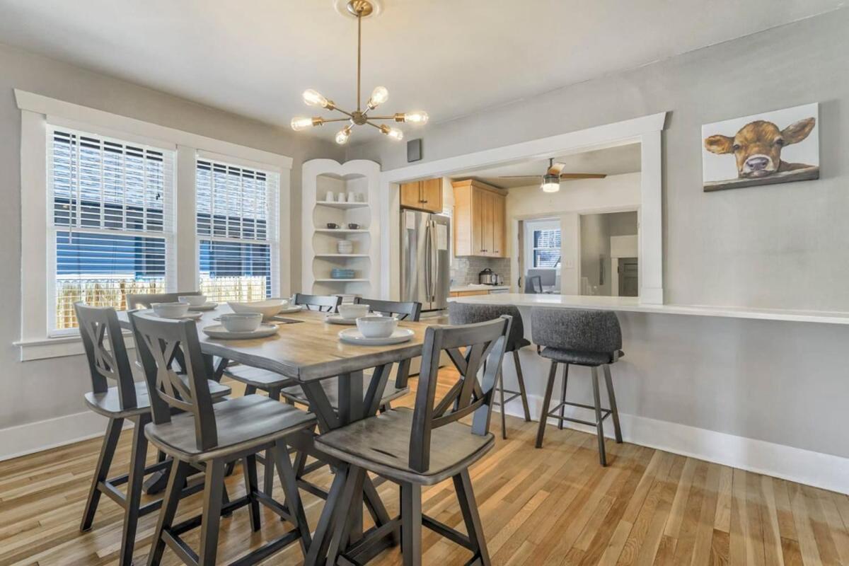 Holiday home 3bd Downtown Family Escape Grill Fire Pit *