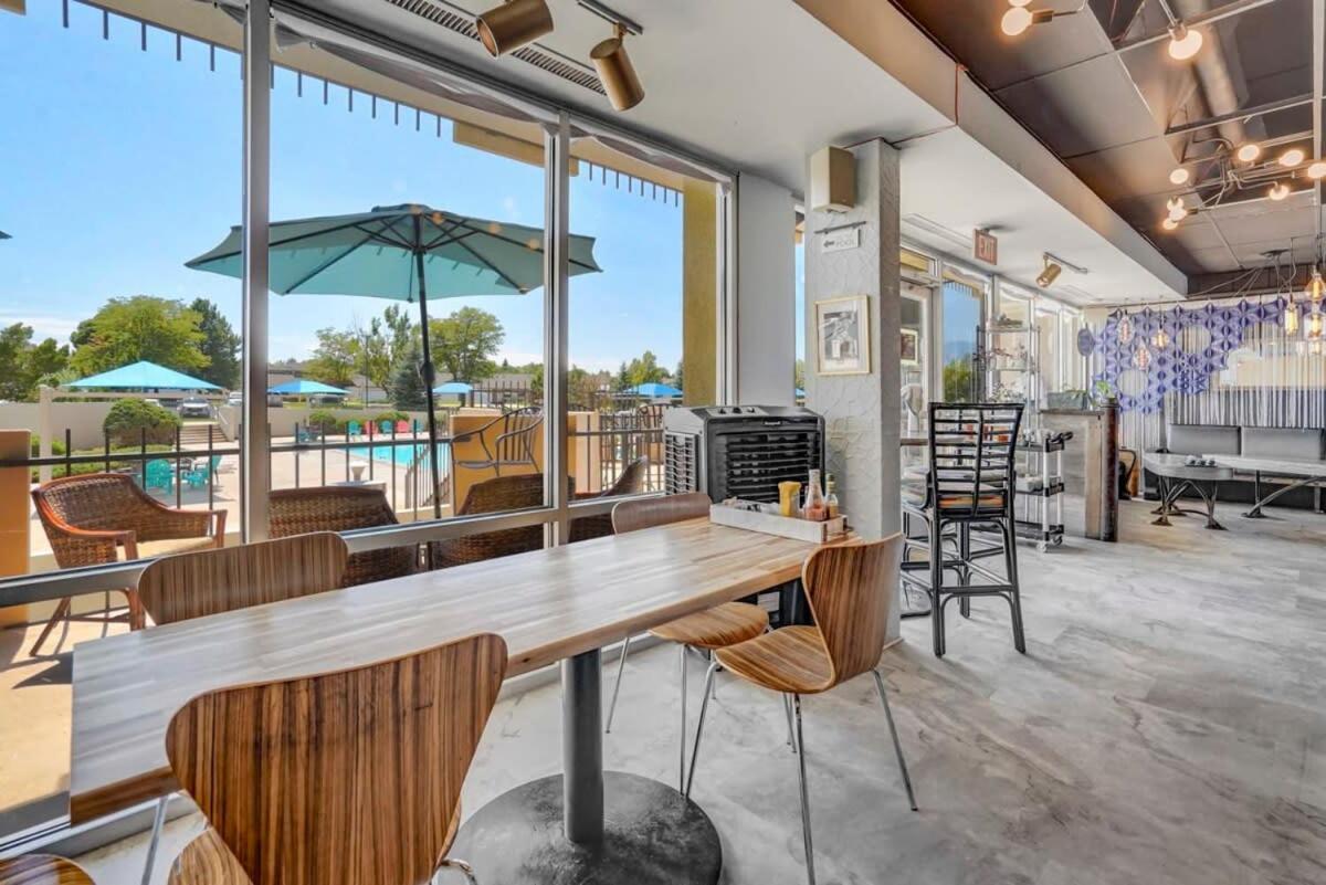 Apartment Mountain Views From L-shaped Terrace Colorado Springs