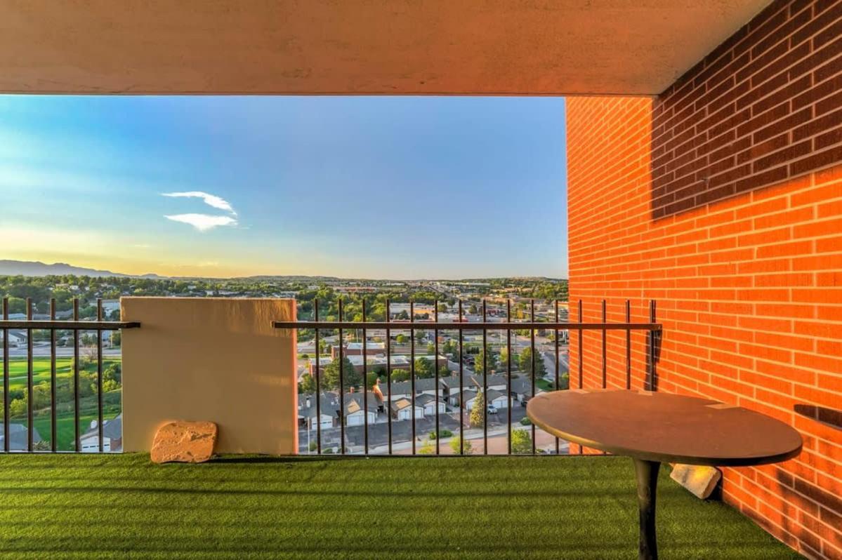 Apartment Mountain Views From L-shaped Terrace Colorado Springs
