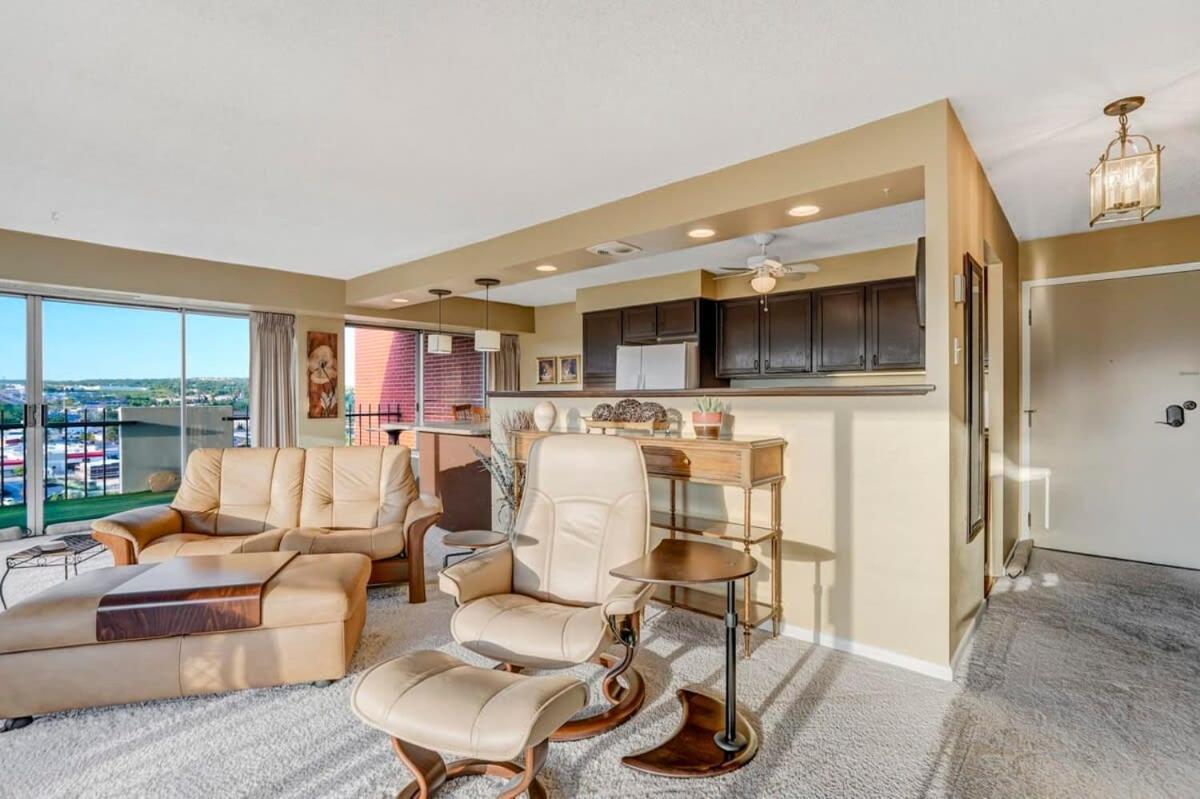 Apartment Mountain Views From L-shaped Terrace Colorado Springs