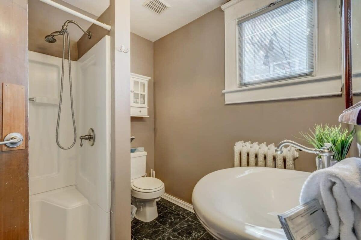Apartment Elite Quarters Prime Location Downtown Hot Tub Bbq *