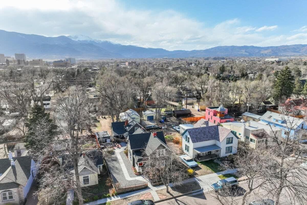 Apartment Elite Quarters Prime Location Downtown Hot Tub Bbq Colorado Springs