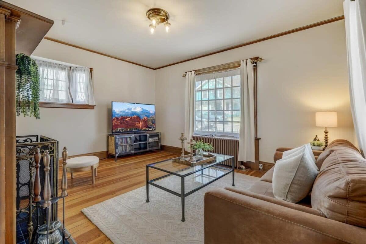 Apartment Elite Quarters Prime Location Downtown Hot Tub Bbq Colorado Springs