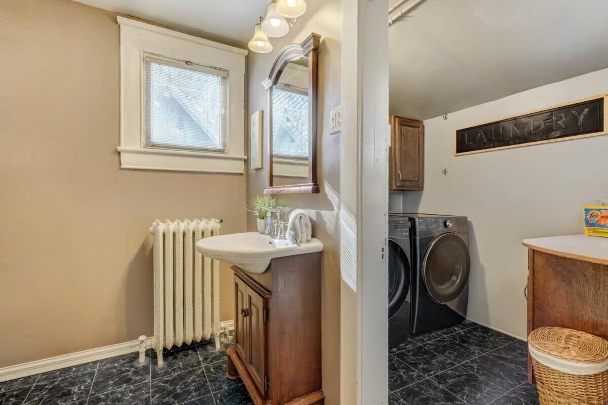 Elite Quarters Prime Location Downtown Hot Tub Bbq