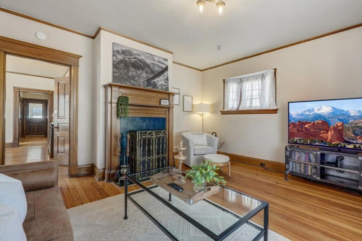 Apartment Elite Quarters Prime Location Downtown Hot Tub Bbq Colorado Springs