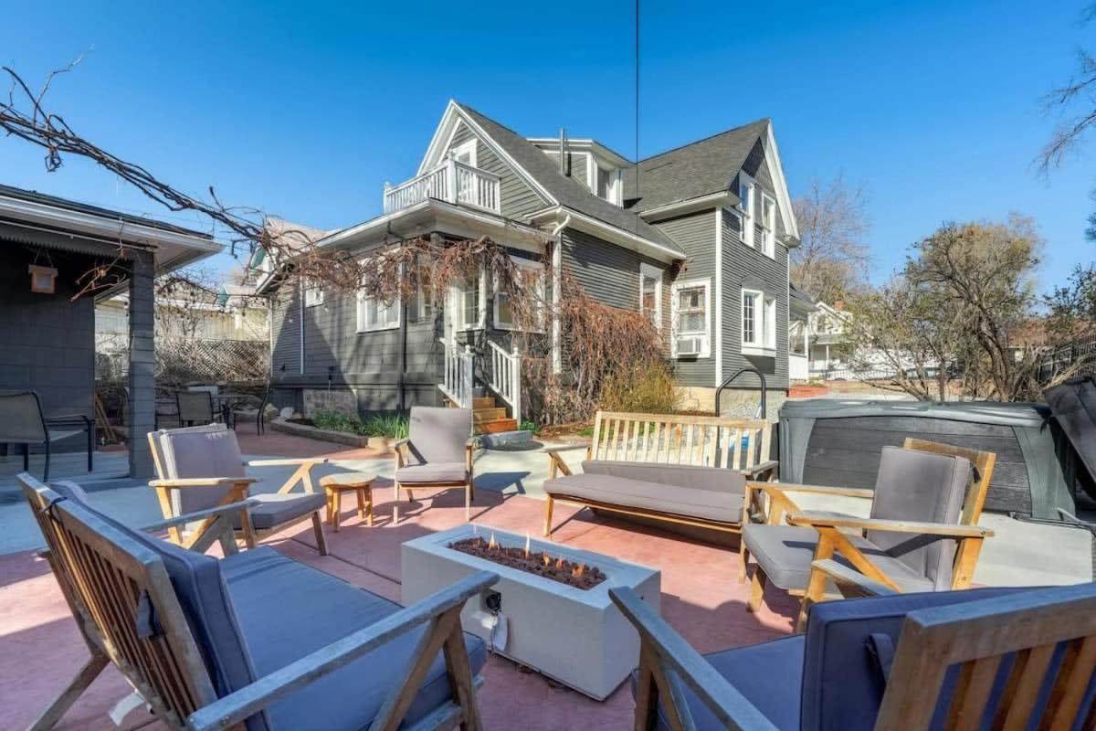Apartment Elite Quarters Prime Location Downtown Hot Tub Bbq Colorado Springs