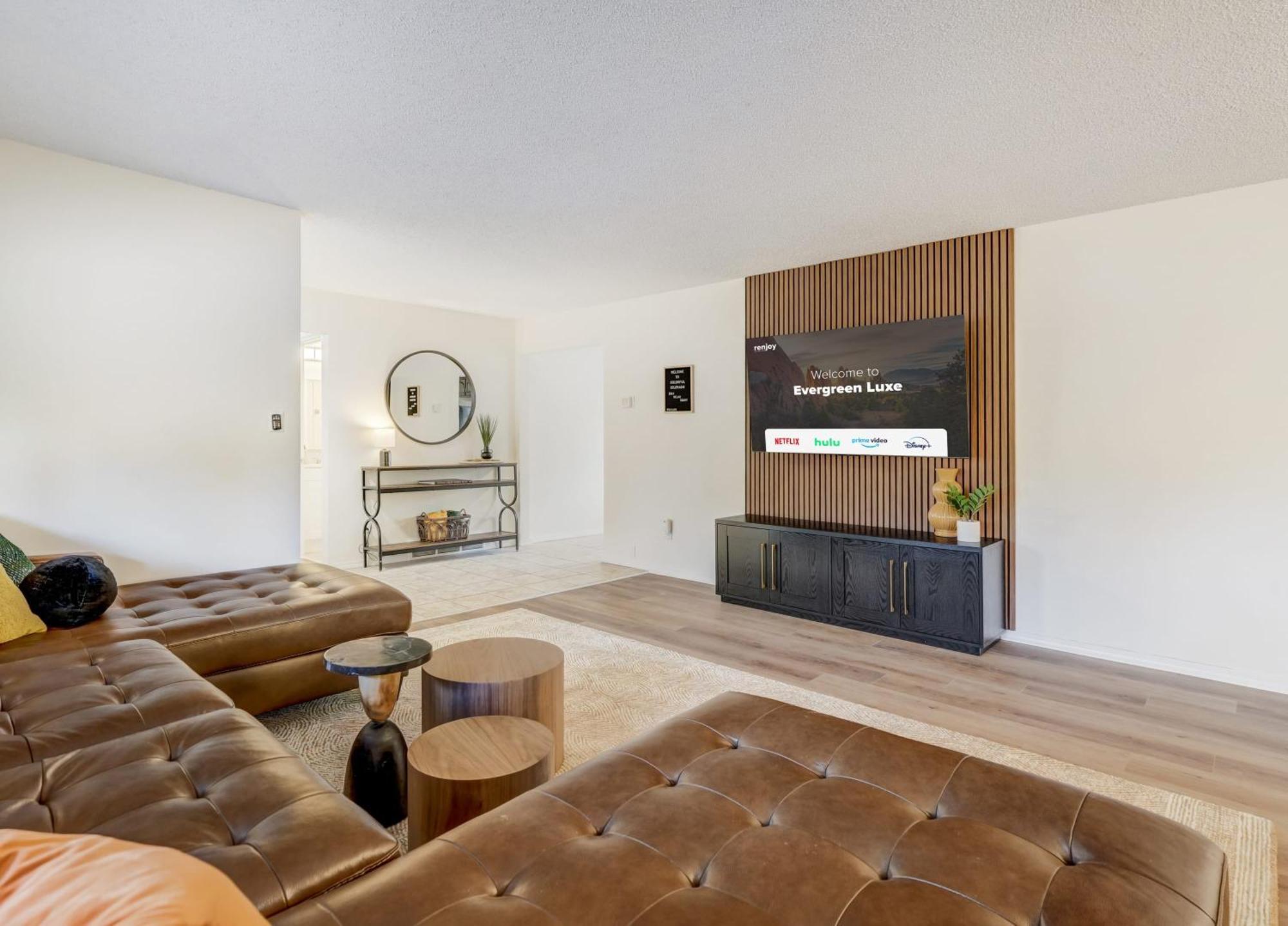 Evergreen Luxe - Hot Tub Gaming Haven Big Groups Holiday home Colorado Springs