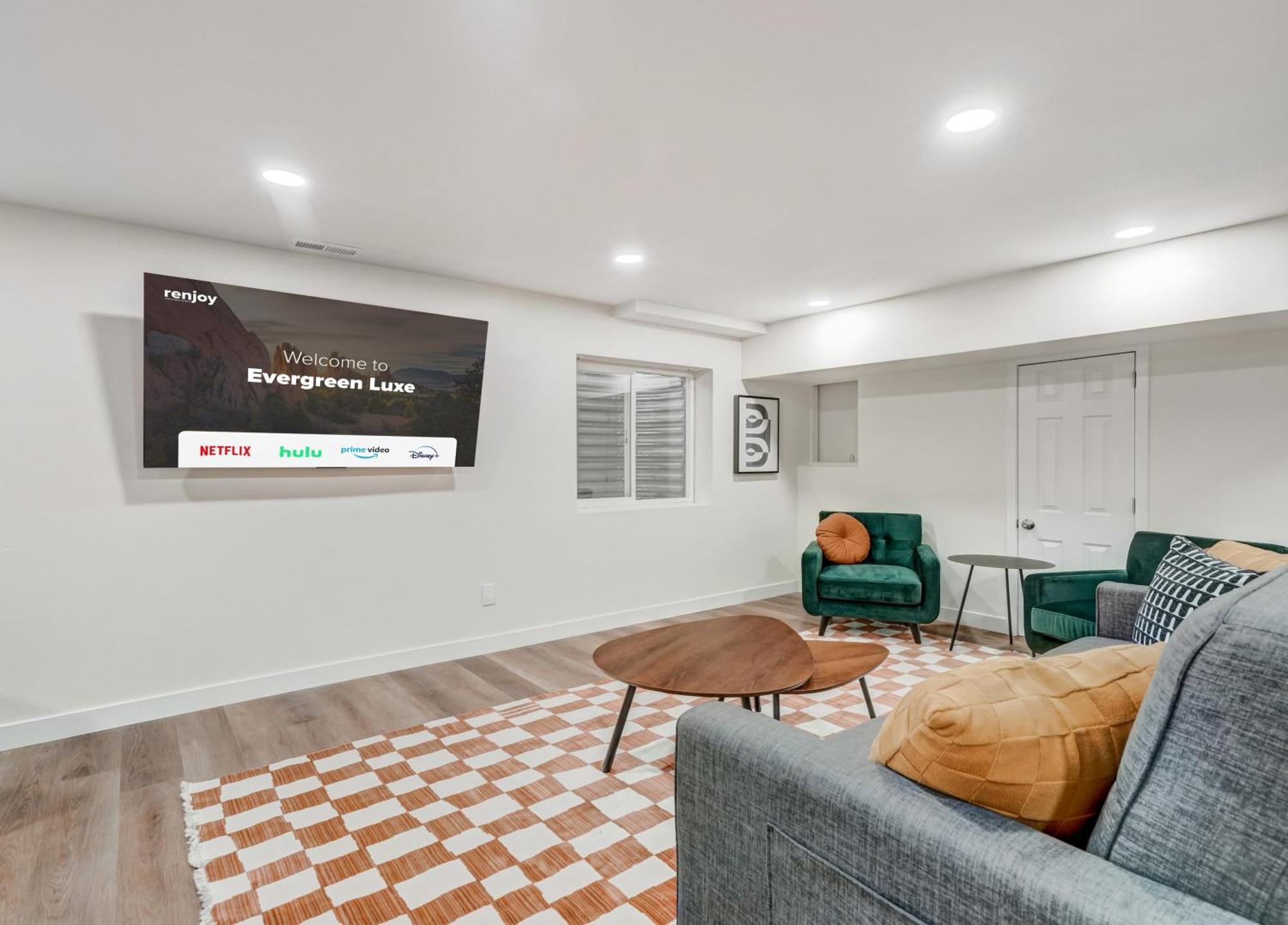 Holiday home Evergreen Luxe - Hot Tub Gaming Haven Big Groups *