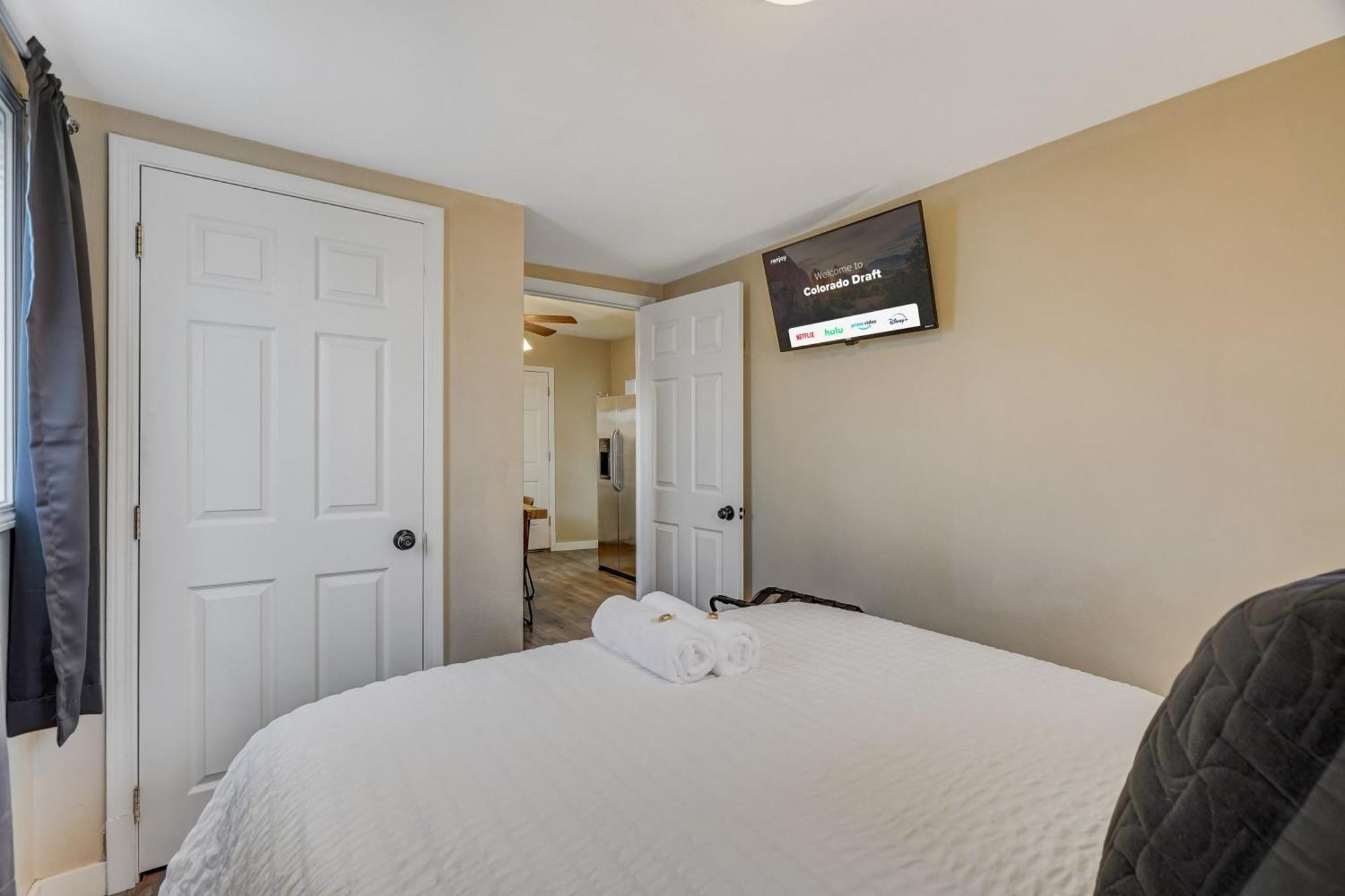 * Colorado Draft House * Smart Tvs * Self Entry * Holiday home *