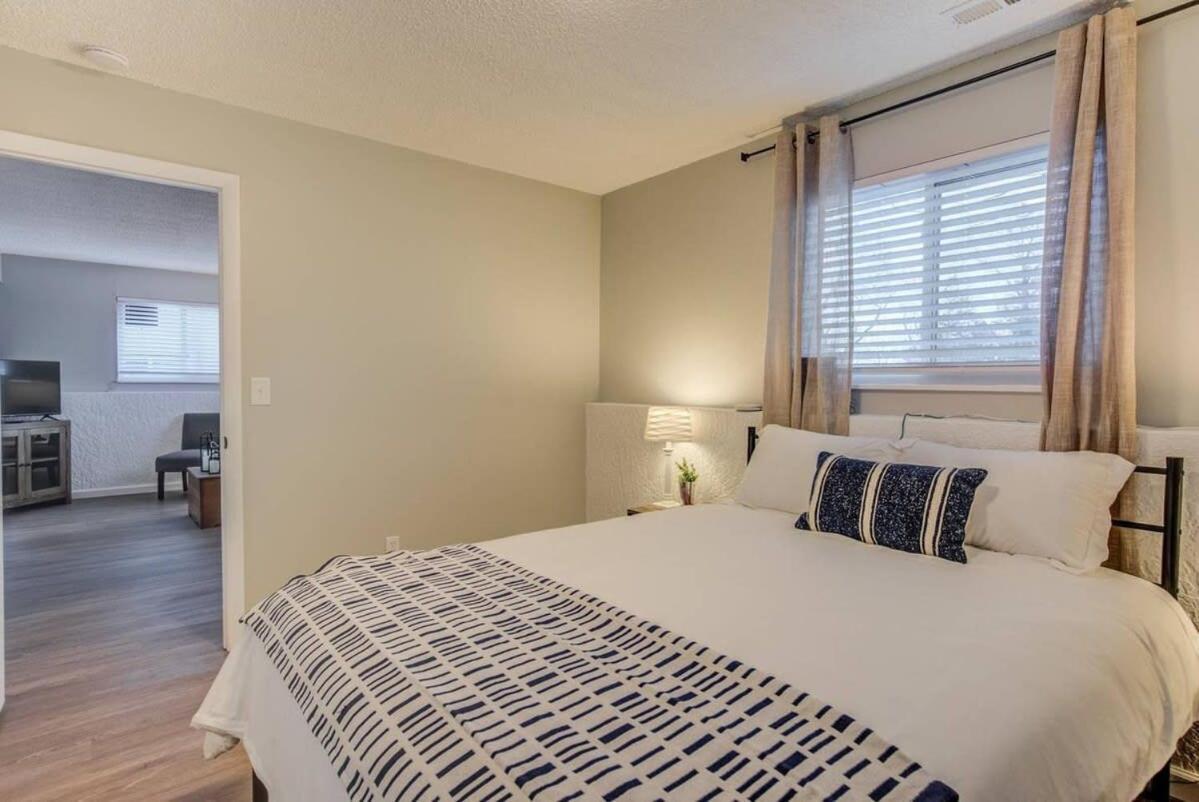 Holiday home Romantic Getaway Base Of Mountains Parks & Trails