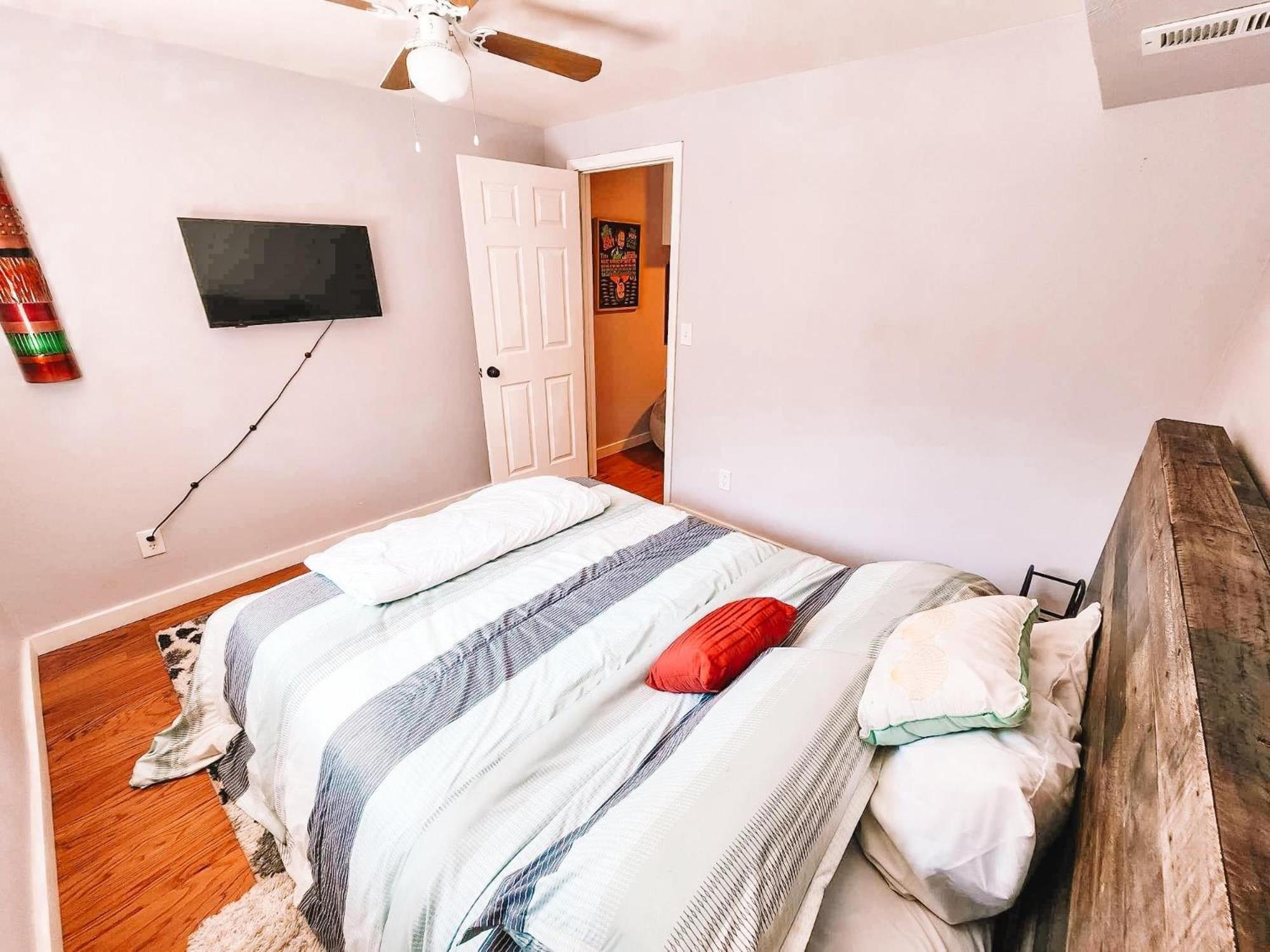 Villa Theater Pet Friendly Near Af Academy Peaceful